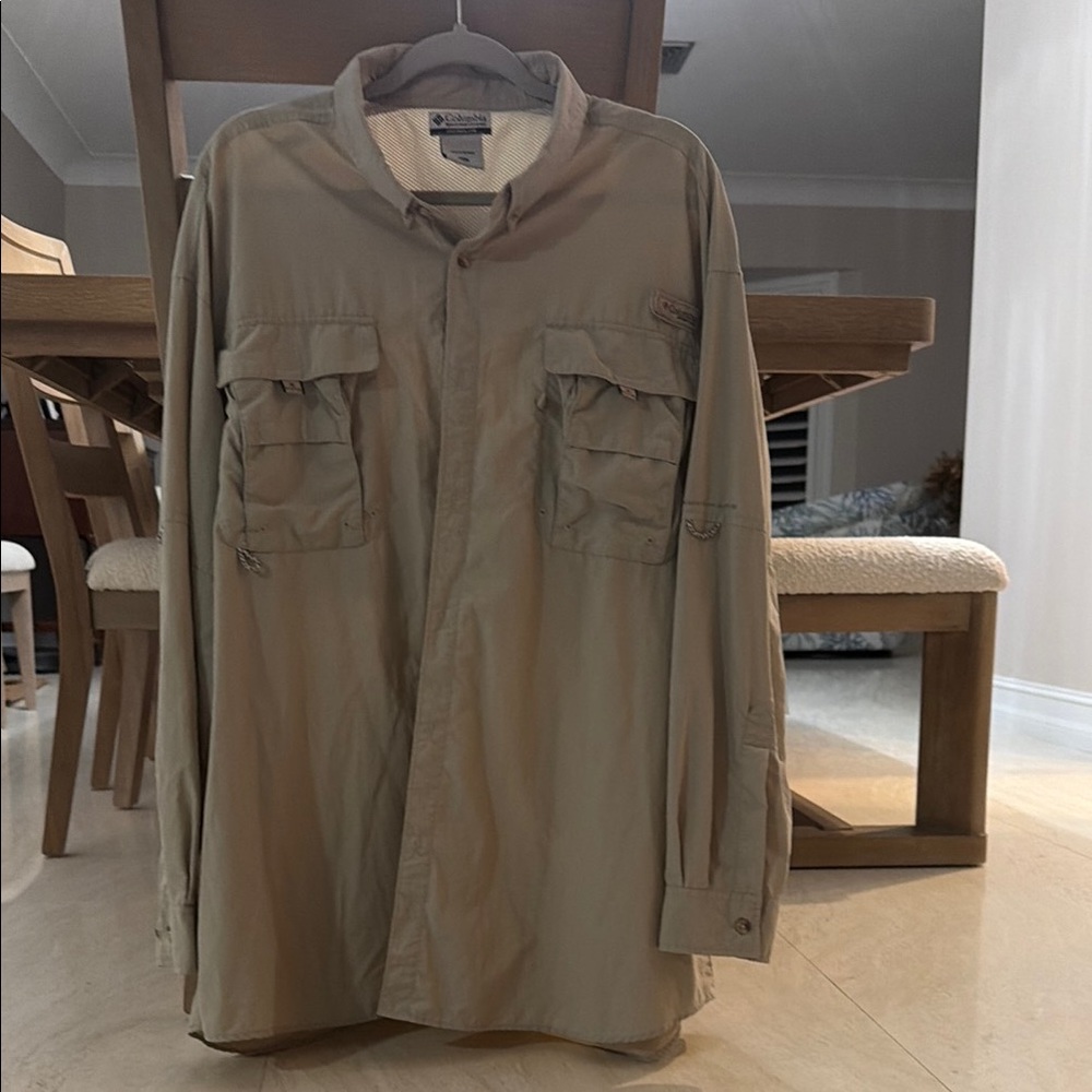 Columbia Men's lightweight long sleeve shirt